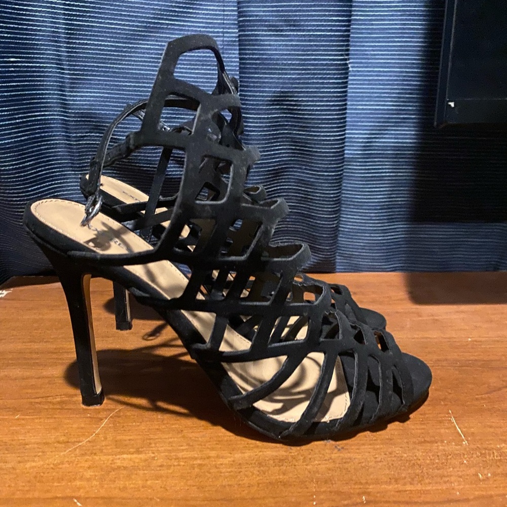 Express Heels - Picture 2 of 4